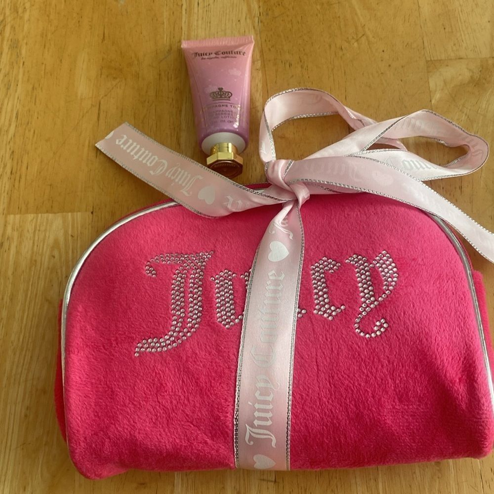Juicy Couture plush Pink Cosmetic Bag NWOT plus 1 oz lotion. Wrapping inside.